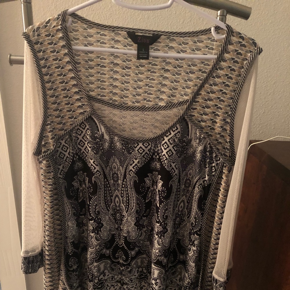 Zion Black and Cream Design Size Large
